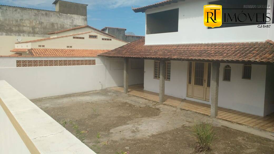 Casa à venda com 3 quartos, 249m² - Foto 1