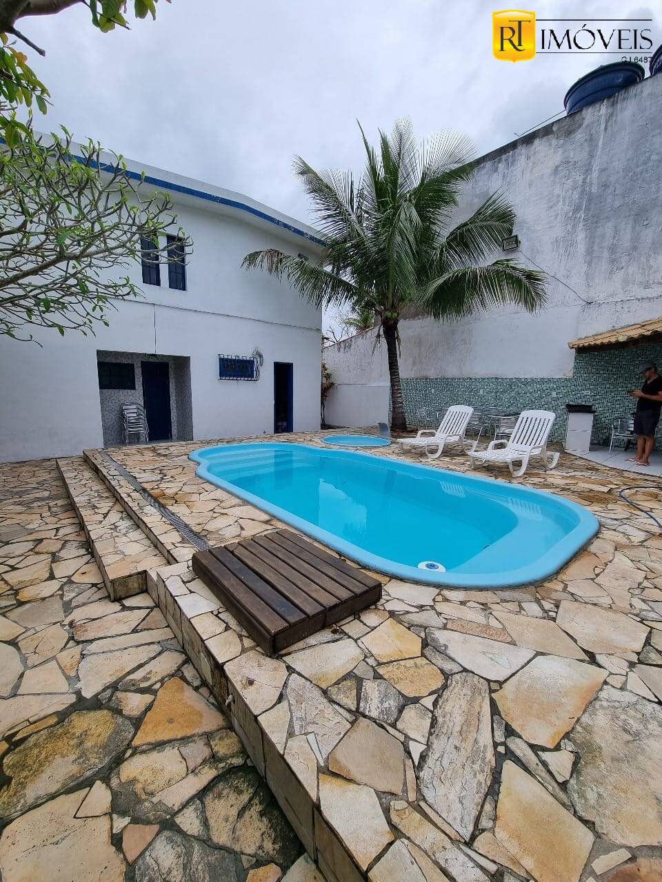 Casa à venda com 6 quartos, 430m² - Foto 1