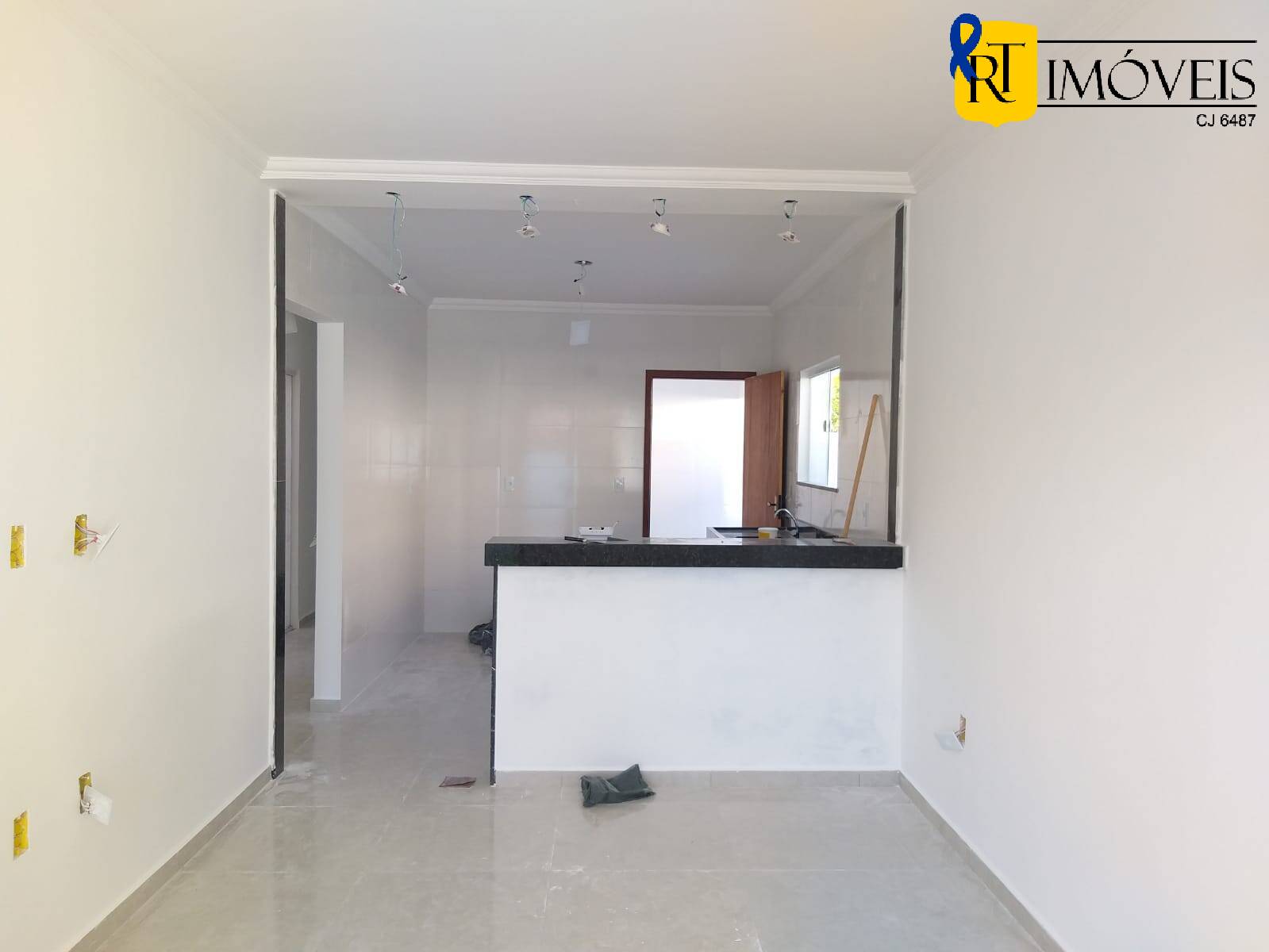 Casa à venda com 3 quartos, 100m² - Foto 4