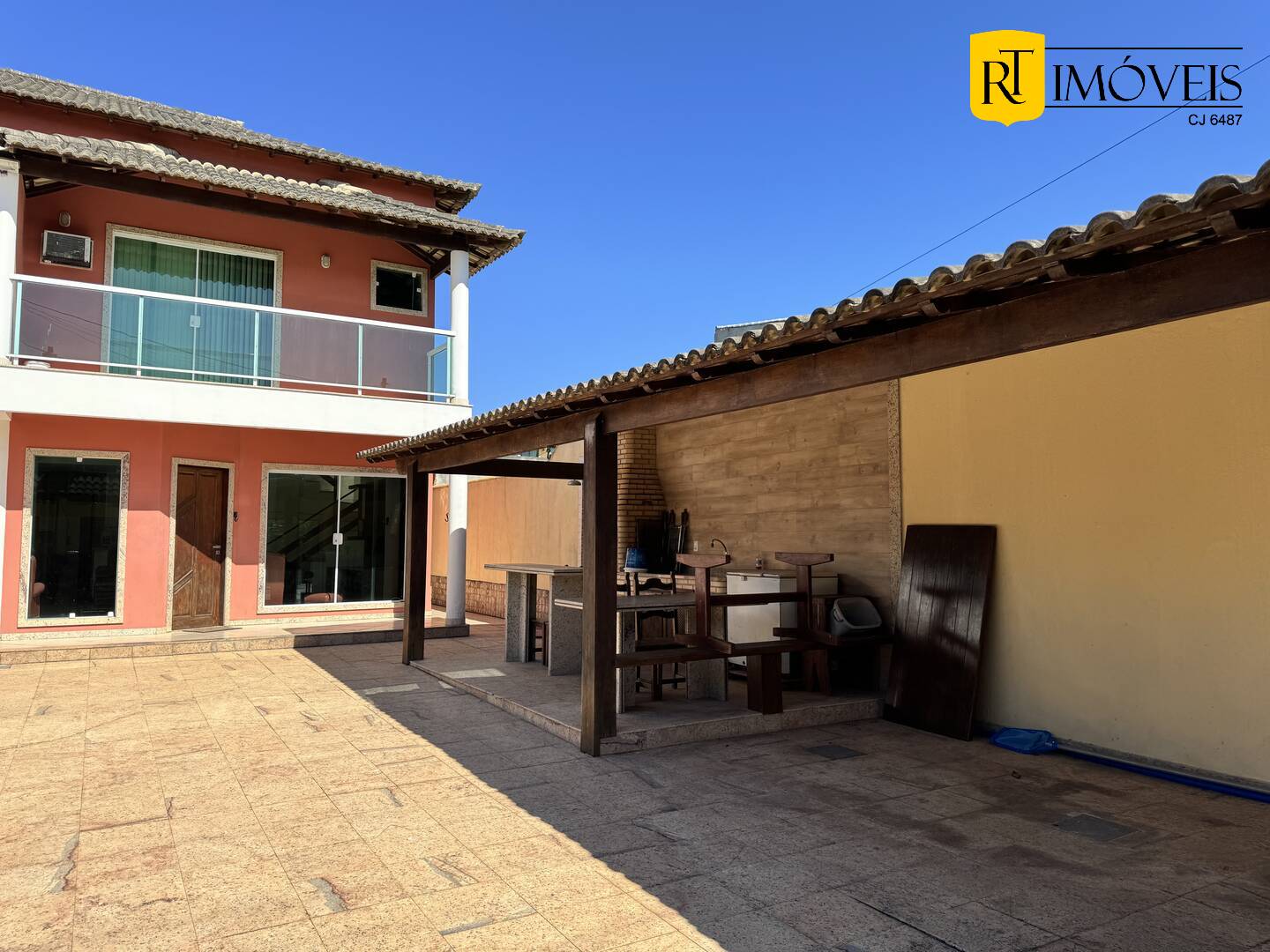 Casa à venda com 4 quartos, 140m² - Foto 1