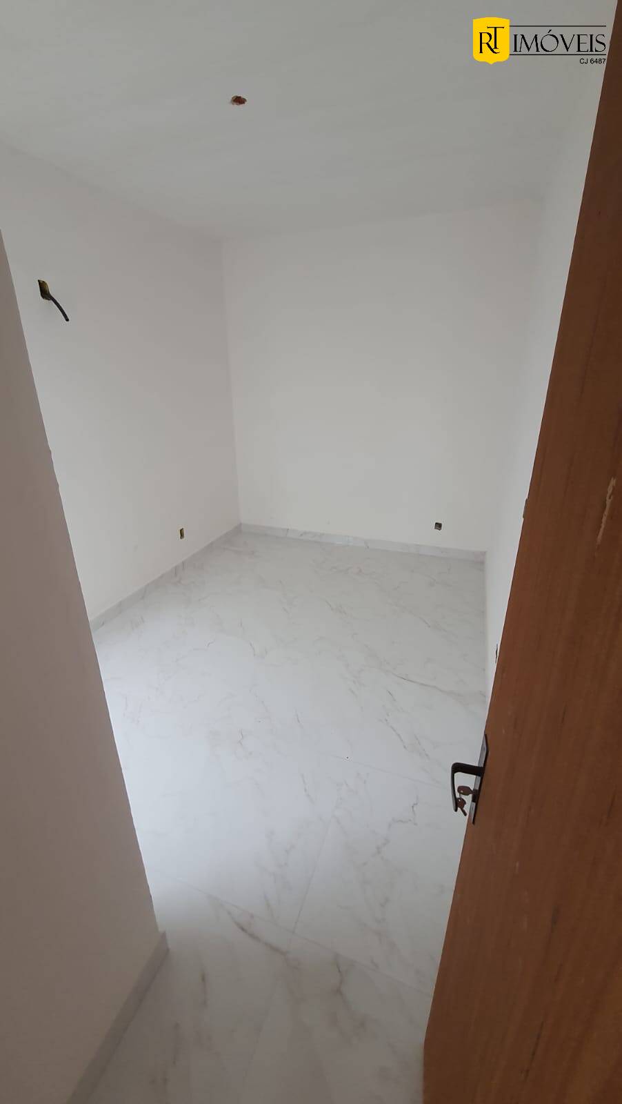 Casa à venda com 3 quartos, 130m² - Foto 2