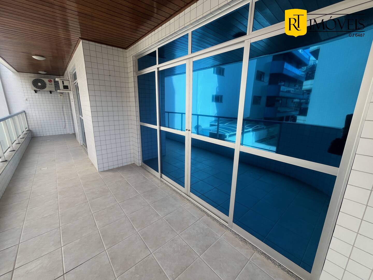 Apartamento à venda com 3 quartos, 152m² - Foto 2