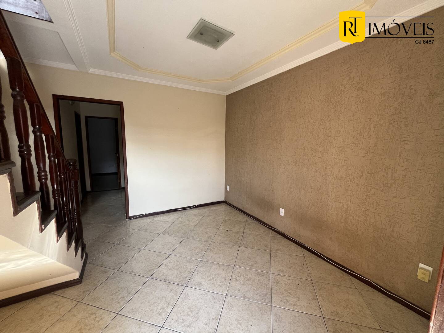 Casa à venda com 4 quartos, 273m² - Foto 2