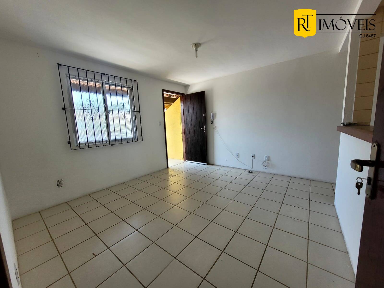 Casa à venda com 2 quartos, 60m² - Foto 1