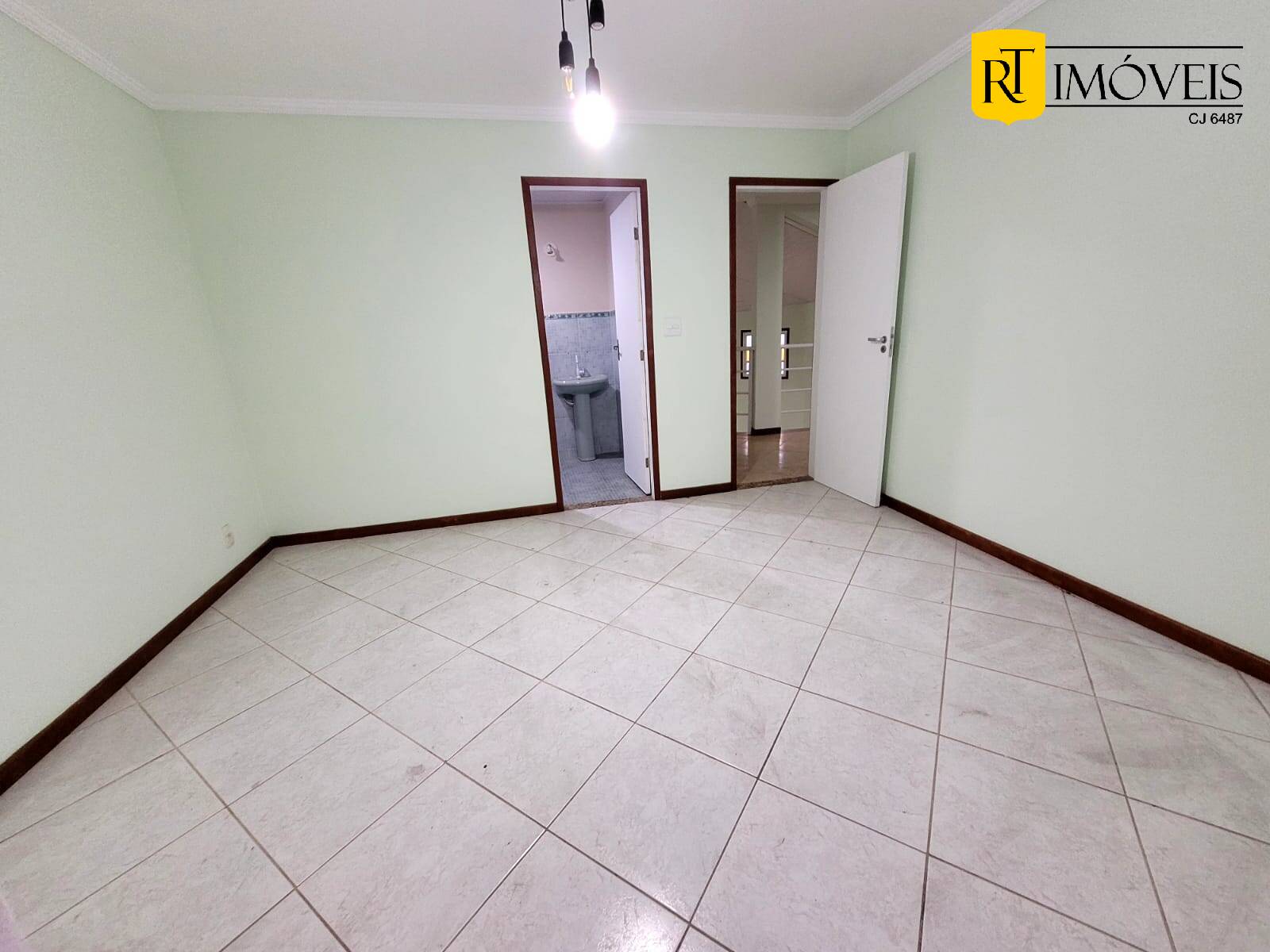 Casa à venda com 3 quartos, 180m² - Foto 14