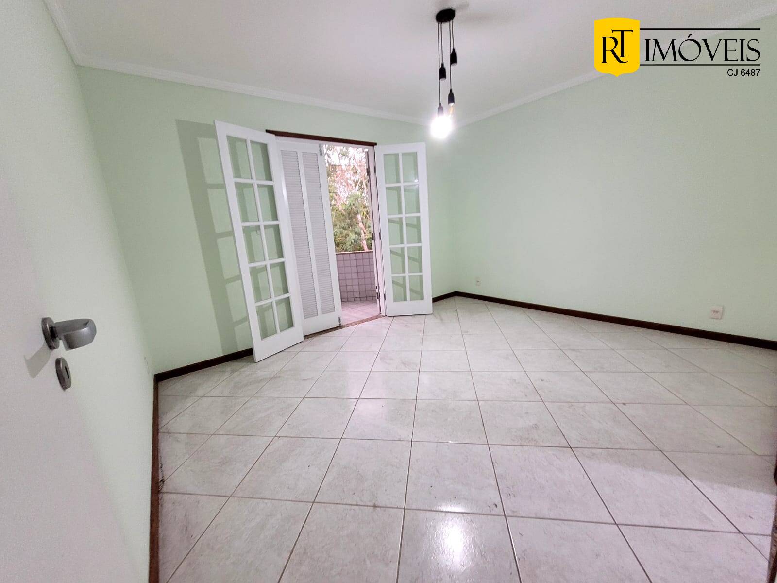 Casa à venda com 3 quartos, 180m² - Foto 6