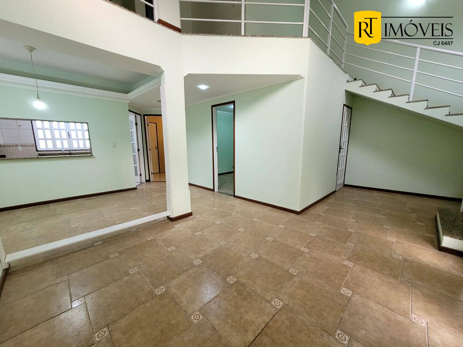 Casa à venda com 3 quartos, 180m² - Foto 2