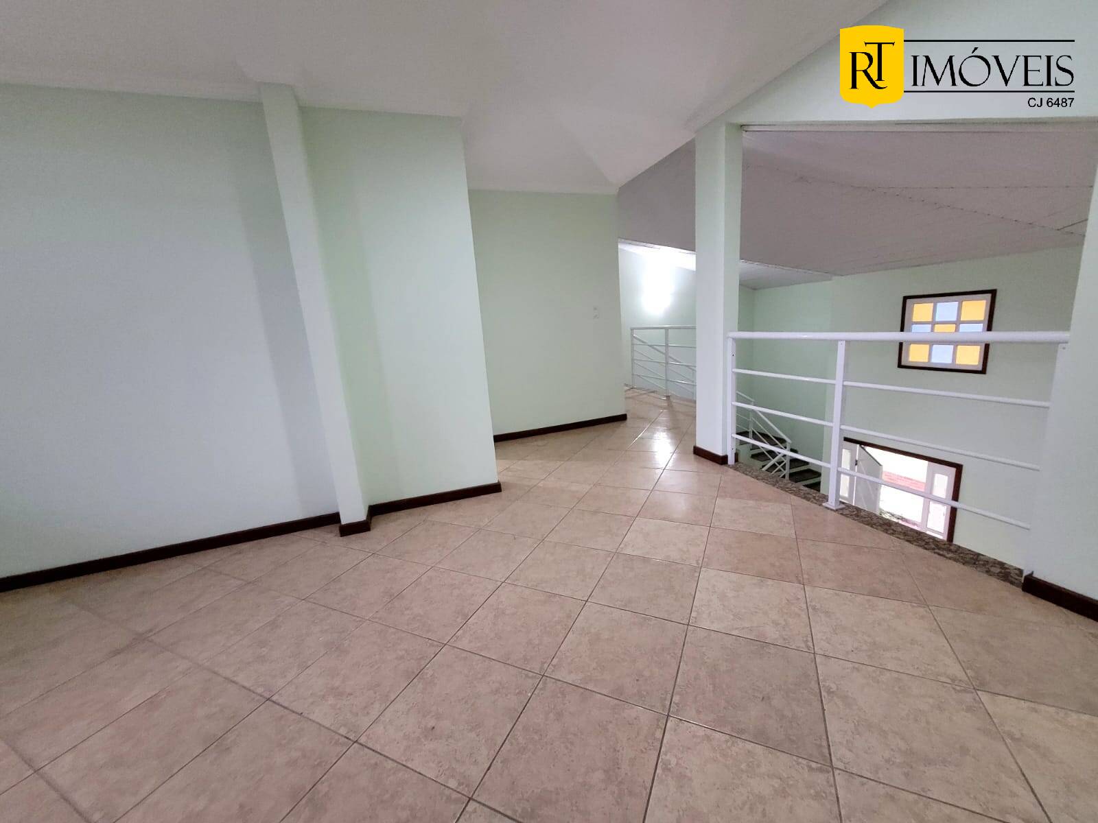 Casa à venda com 3 quartos, 180m² - Foto 4