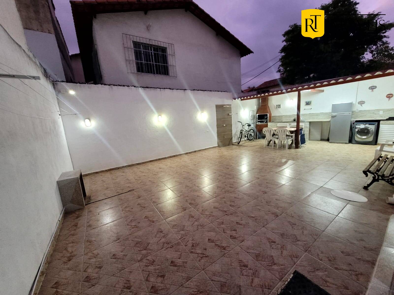 Casa de Condomínio à venda com 5 quartos, 100m² - Foto 1