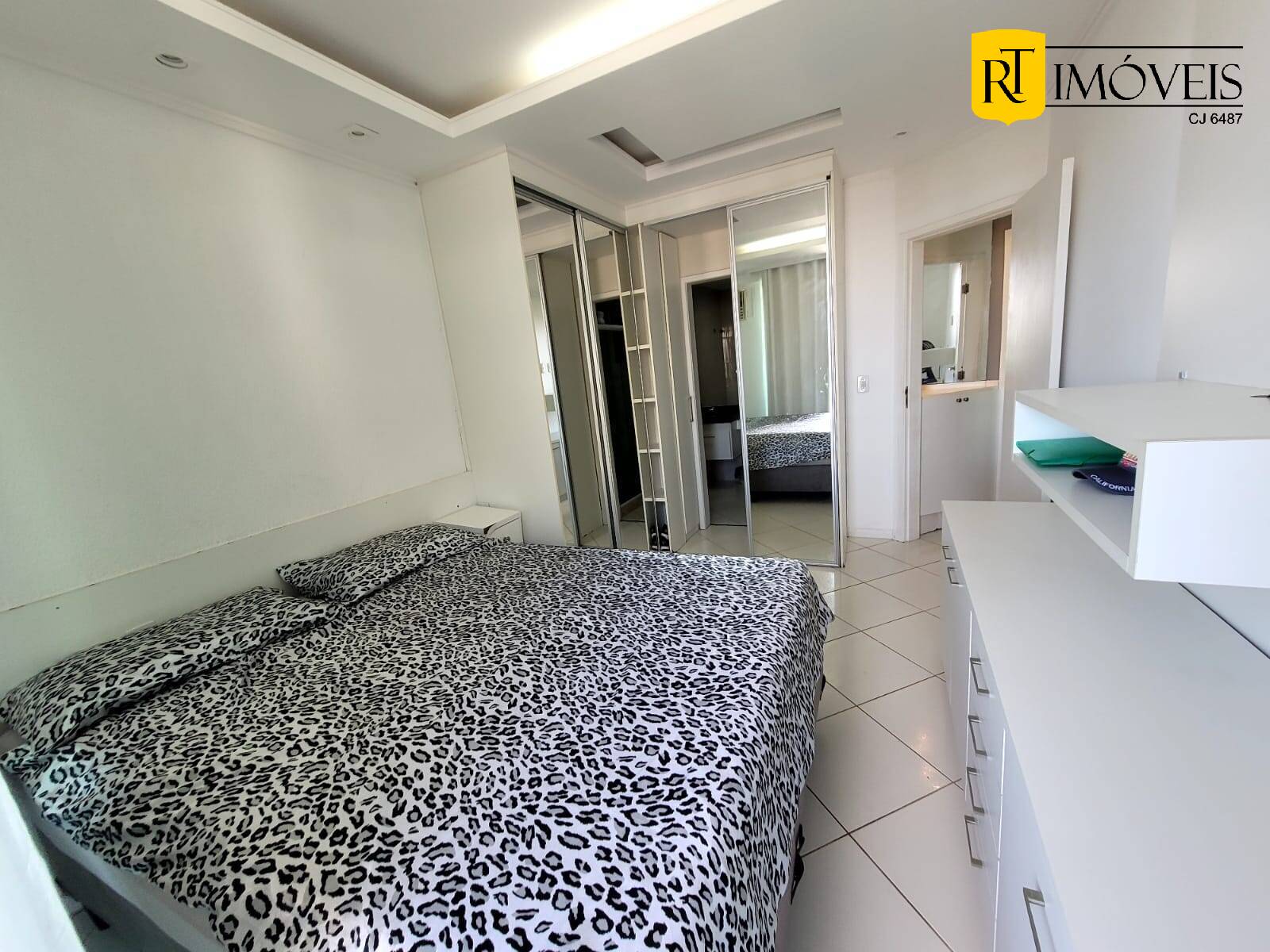 Apartamento à venda com 1 quarto, 55m² - Foto 11